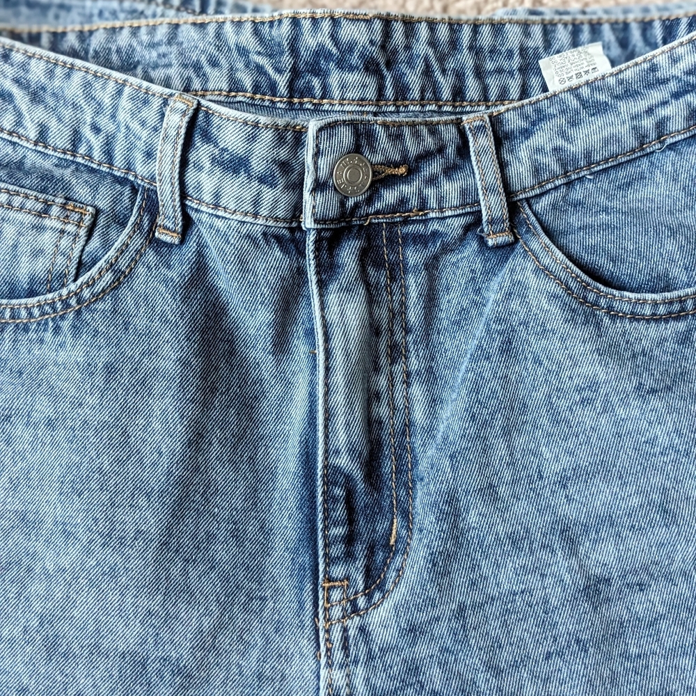 Straight Leg Jeans - Picture 5 of 6